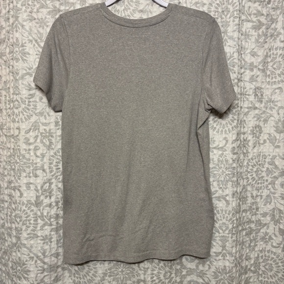 Women’s Gray Eddie Bauer V Neck T Shirt, Size XL - Picture 5 of 5